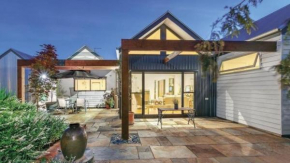 Winnie's Lodge - Wombat Hill Retreat